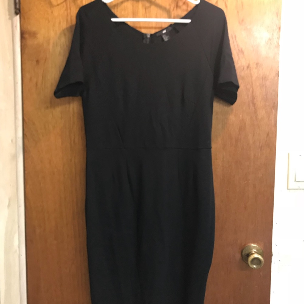 H&M's black dress